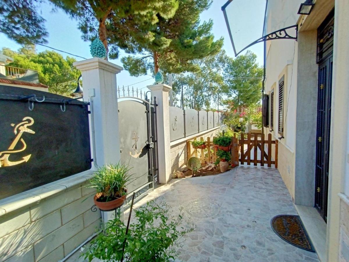 Sara Falconara Bed & Breakfast