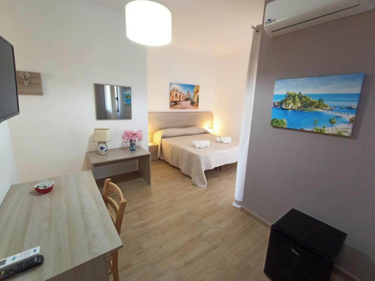 Sara Falconara Bed & Breakfast *